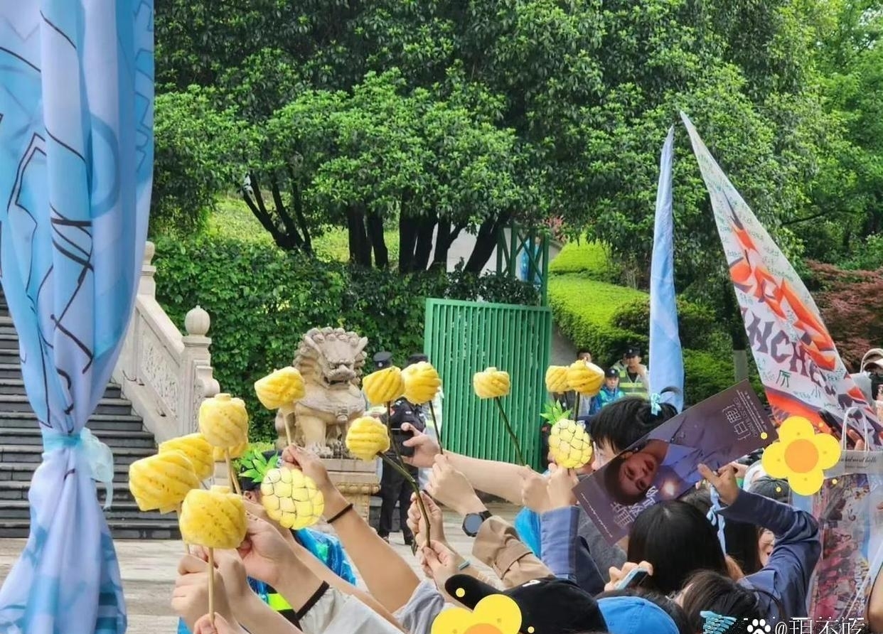 关于激烈对抗不断，场上气氛瞬间升温的信息
