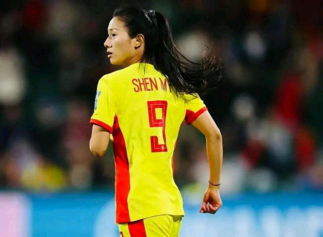 包含女足国家队战术明智，努力进步的词条